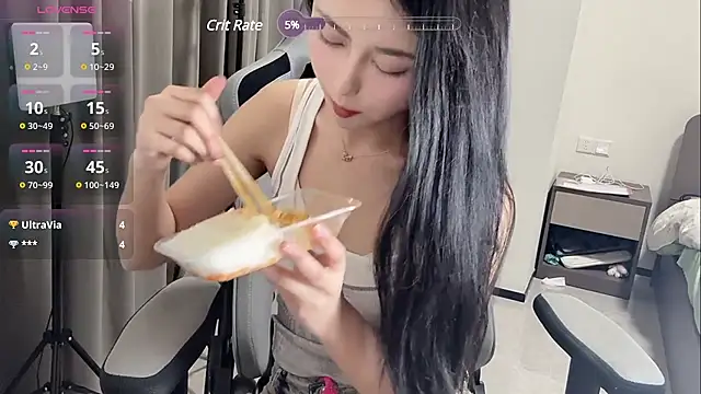 Snapshot of qiaoyi-666 chatting on March 5, 12:00 pm qiaoyi-666 online show from March 5, 12:00 pm