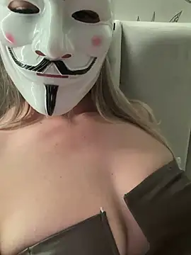 Snapshot of blondesexy23 chatting on December 25, 10:48 pm blondesexy23 online show from December 25, 10:48 pm