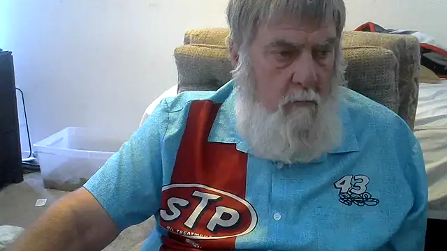 Snapshot of viejo_oso chatting on June 7, 5:55 am viejo oso online show from June 7, 5:55 am