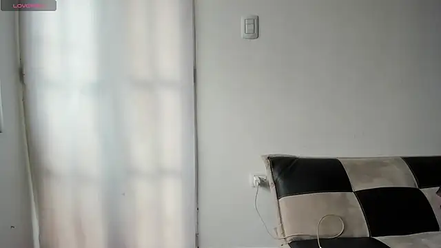 Snapshot of Sophia_cyrus11 chatting on November 16, 6:24 pm Sophia cyrus11 online show from November 16, 6:24 pm