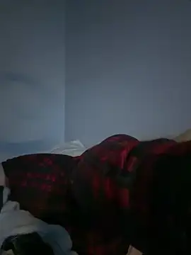 Snapshot of cloudy_couple444 chatting on December 23, 2:35 am cloudy couple444 online show from December 23, 2:35 am