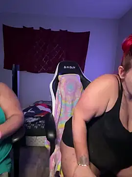 Snapshot of cloudy_couple444 chatting on January 2, 10:48 am cloudy couple444 online show from January 2, 10:48 am