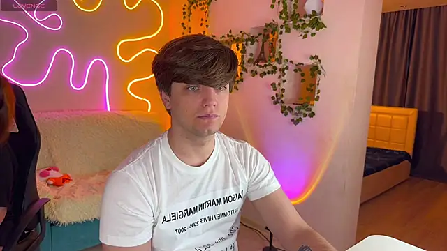 RobertAndLinela online show from October 21, 1:34 pm