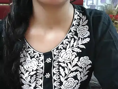 Snapshot of Somiya87 chatting on October 29, 6:31 pm Somiya87 online show from October 29, 6:31 pm