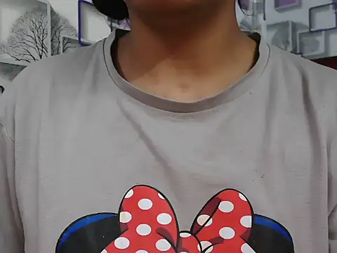 Snapshot of Somiya87 chatting on December 5, 6:04 pm Somiya87 online show from December 5, 6:04 pm