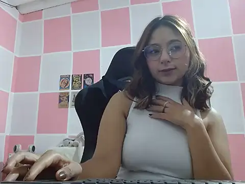 Paulina mosh online show from February 22, 12:40 pm