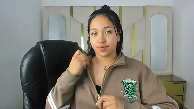 IsabellRodriguez18 online show from October 29, 3:53 am