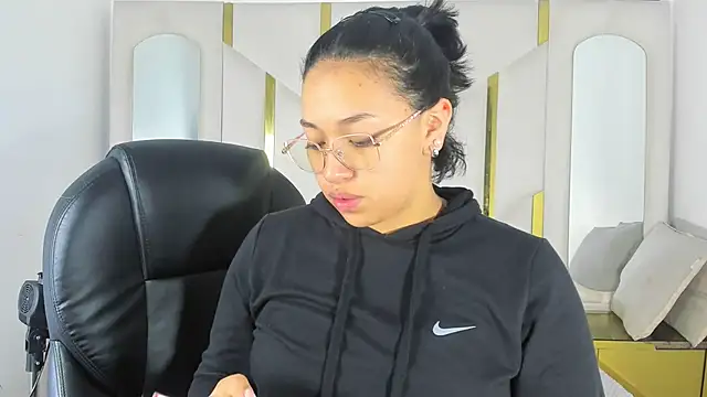 IsabellRodriguez18 online show from November 13, 3:27 am