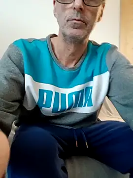 Snapshot of mas317592 chatting on January 6, 9:41 am mas317592 online show from January 6, 9:41 am