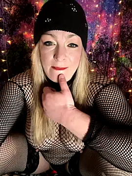 Snapshot of kayNkris chatting on November 7, 8:58 am kayNkris online show from November 7, 8:58 am