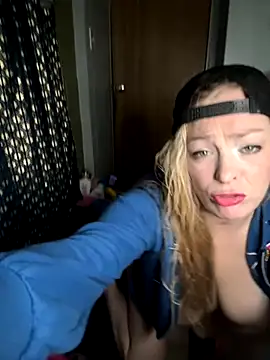 Snapshot of kayNkris chatting on November 26, 12:50 pm kayNkris online show from November 26, 12:50 pm