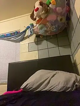 kayNkris online show from April 16, 1:01 pm