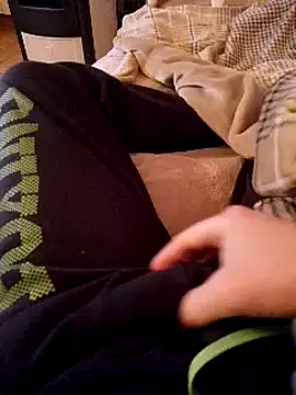 Snapshot of MaxiFabry chatting on February 13, 8:45 pm MaxiFabry online show from February 13, 8:45 pm