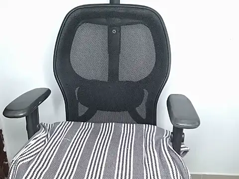 Snapshot of GoddessGlide chatting on January 16, 12:02 am GoddessGlide online show from January 16, 12:02 am