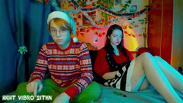 TrickyKitsune online show from December 18, 1:39 pm