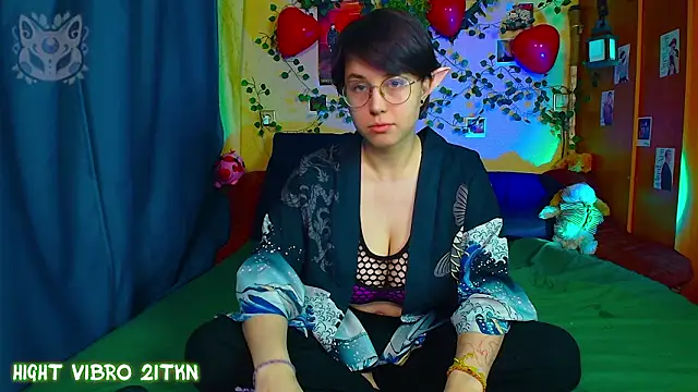 TrickyKitsune online show from March 20, 2:55 pm