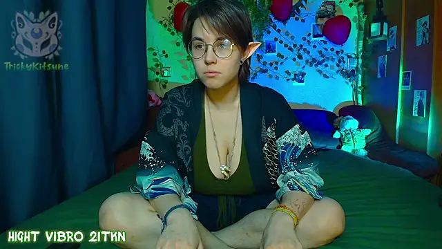 TrickyKitsune online show from April 5, 3:09 pm