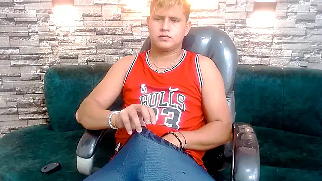 Warning Boy online show from December 27, 5:09 am