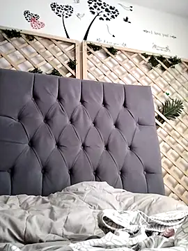 Mia WAll online show from December 27, 6:20 pm