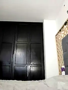 Mia WAll online show from January 12, 12:12 pm