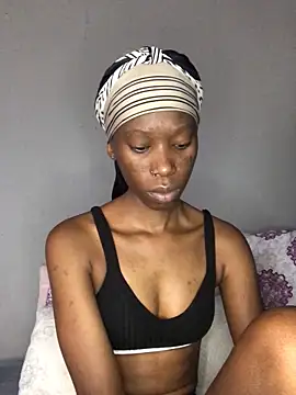 xxSexyTalia28 online show from April 10, 7:35 am