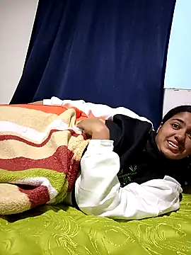 cleo lincy13 online show from January 3, 11:01 pm