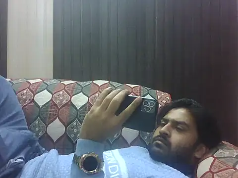 indihotguy online show from December 1, 11:59 am