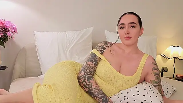 KimKhallifa online show from March 18, 5:32 am