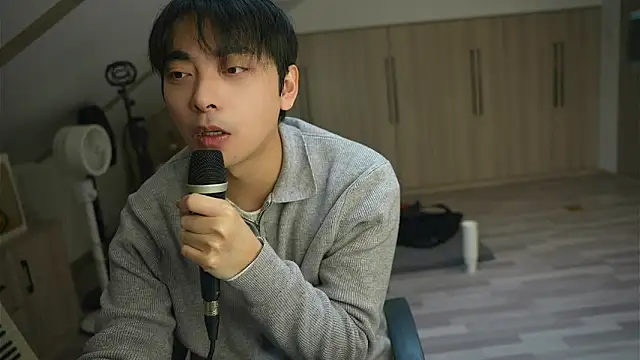 Snapshot of chinalover4199 chatting on February 2, 4:22 am chinalover4199 online show from February 2, 4:22 am