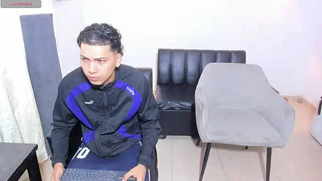 Snapshot of Br4ndxpimm chatting on June 25, 2:21 pm Br4ndxpimm online show from June 25, 2:21 pm