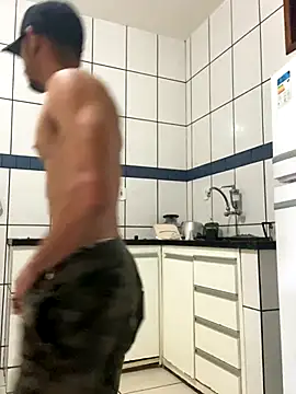 Snapshot of M1chup chatting on November 14, 1:43 pm M1chup online show from November 14, 1:43 pm