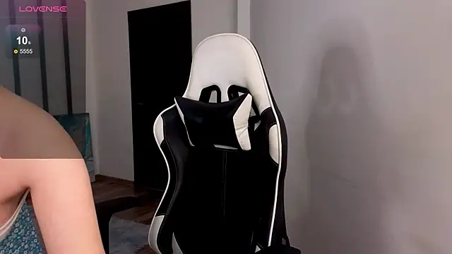 MissKrisWine online show from December 28, 3:04 pm