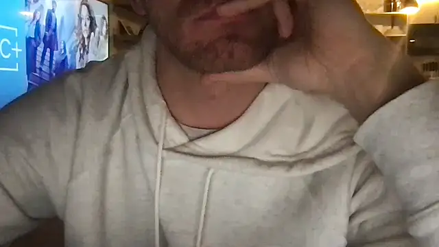 Snapshot of Edgewtrvers chatting on January 13, 12:49 am Edgewtrvers online show from January 13, 12:49 am