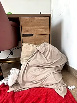 Snapshot of Ninabrunette18 chatting on October 18, 3:35 pm Ninabrunette18 online show from October 18, 3:35 pm