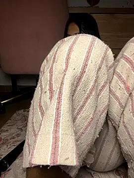 Snapshot of Ninabrunette18 chatting on November 6, 2:23 am Ninabrunette18 online show from November 6, 2:23 am