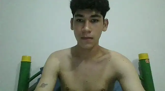 Snapshot of leo_teen chatting on January 6, 4:47 am leo teen online show from January 6, 4:47 am