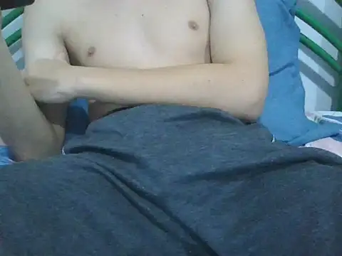 Snapshot of leo_teen chatting on January 6, 6:20 pm leo teen online show from January 6, 6:20 pm