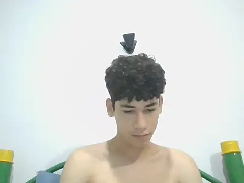 Snapshot of leo_teen chatting on January 16, 11:37 pm leo teen online show from January 16, 11:37 pm