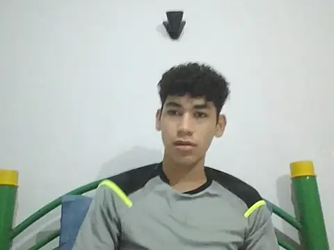 Snapshot of leo_teen chatting on January 18, 12:24 am leo teen online show from January 18, 12:24 am