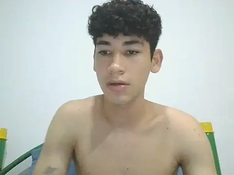 Snapshot of leo_teen chatting on January 19, 2:57 am leo teen online show from January 19, 2:57 am