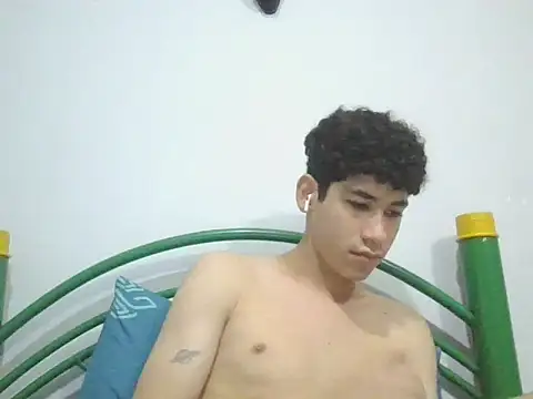 Snapshot of leo_teen chatting on January 20, 3:26 am leo teen online show from January 20, 3:26 am