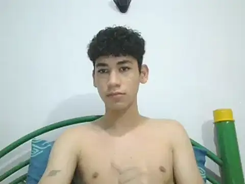 Snapshot of leo_teen chatting on January 23, 11:47 pm leo teen online show from January 23, 11:47 pm