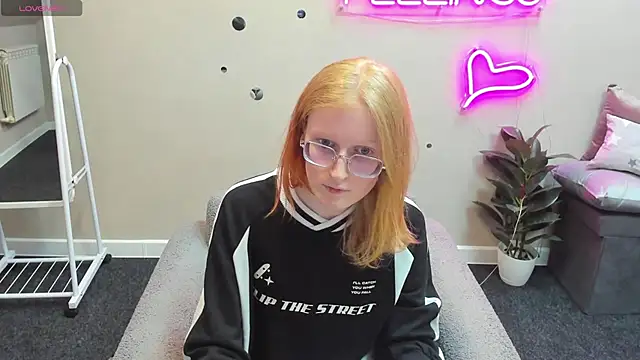 ElizabethHarpper online show from January 17, 8:56 am