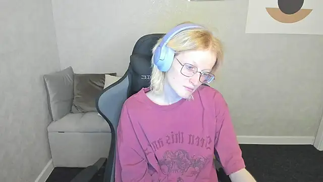 Snapshot of ElizabethHarpper chatting on September 19, 1:07 am ElizabethHarpper online show from September 19, 1:07 am