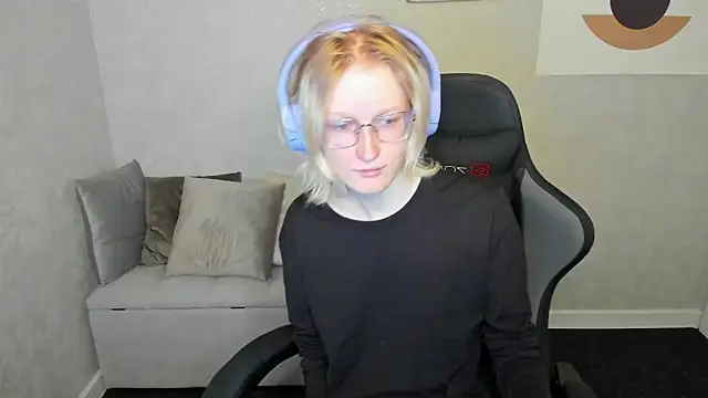 Snapshot of ElizabethHarpper chatting on September 25, 1:09 am ElizabethHarpper online show from September 25, 1:09 am