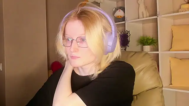 Snapshot of ElizabethHarpper chatting on November 3, 1:08 am ElizabethHarpper online show from November 3, 1:08 am