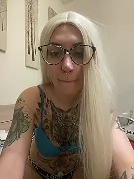 Snapshot of Bunny-xiel chatting on February 3, 10:43 pm Bunny-xiel online show from February 3, 10:43 pm