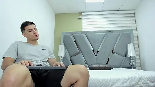 Snapshot of DAVID_VICTORIAA chatting on July 14, 1:06 pm DAVID VICTORIAA online show from July 14, 1:06 pm