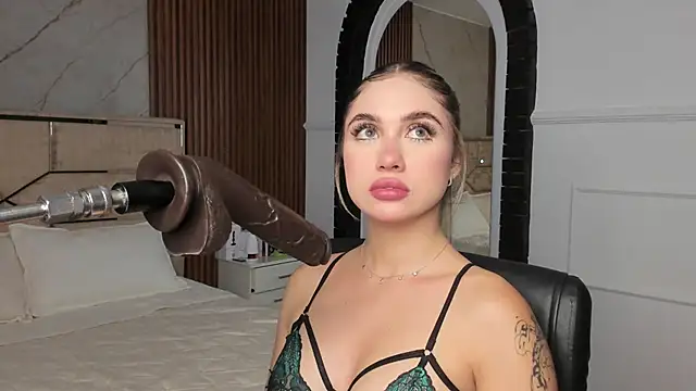 EmiilyHendriixx online show from January 30, 7:15 pm