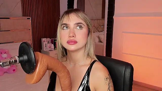 EmiilyHendriixx online show from February 13, 11:04 pm